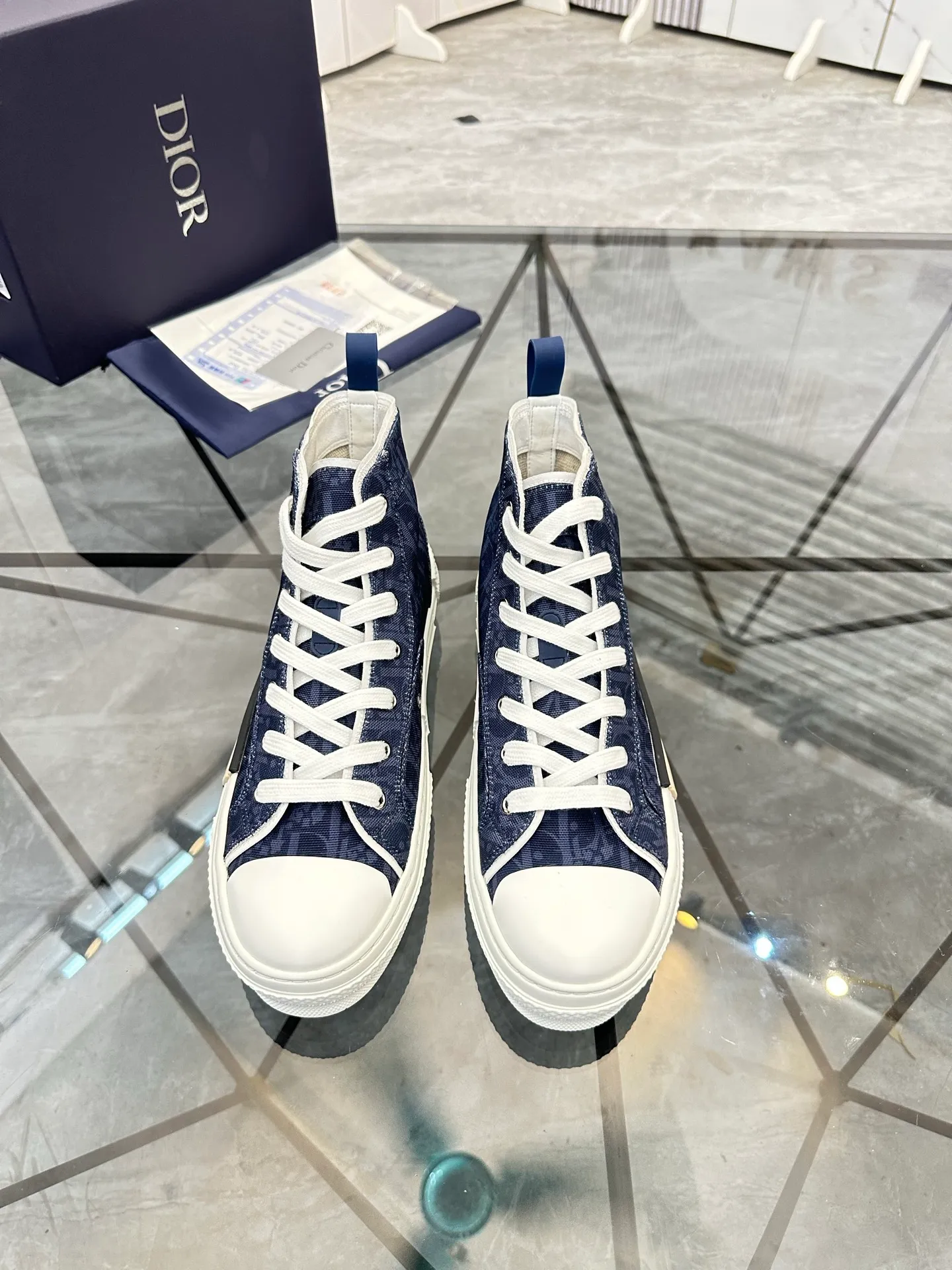 Selling men's shoes 💰: 💰P460¥ Product trademark: Dio* "Dior*" high-top casual shoes Regular size: 36-45 (can be customized to 46) Couple style B23 Product materials: Upper imported original fabric, breathable lining, original outsole. No.: 007